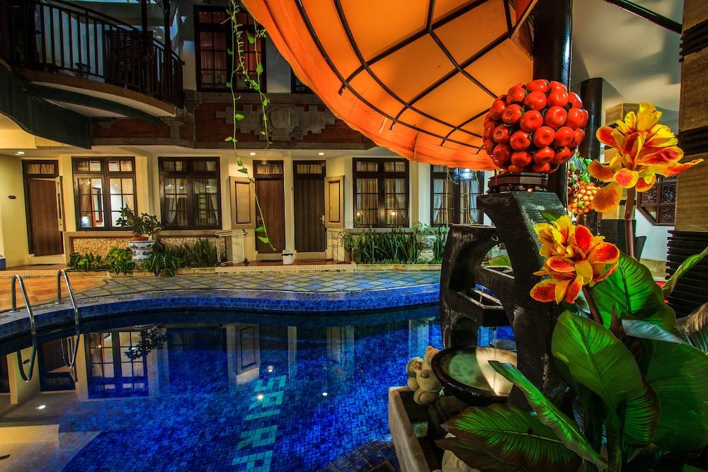 Sri Ratu Hotel Легіан Екстер'єр фото